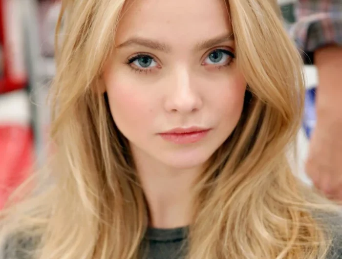 quelle coupe de cheveux pour la rentrée idée de coupe bardot avec raie et frange rideau volume sur ledessus