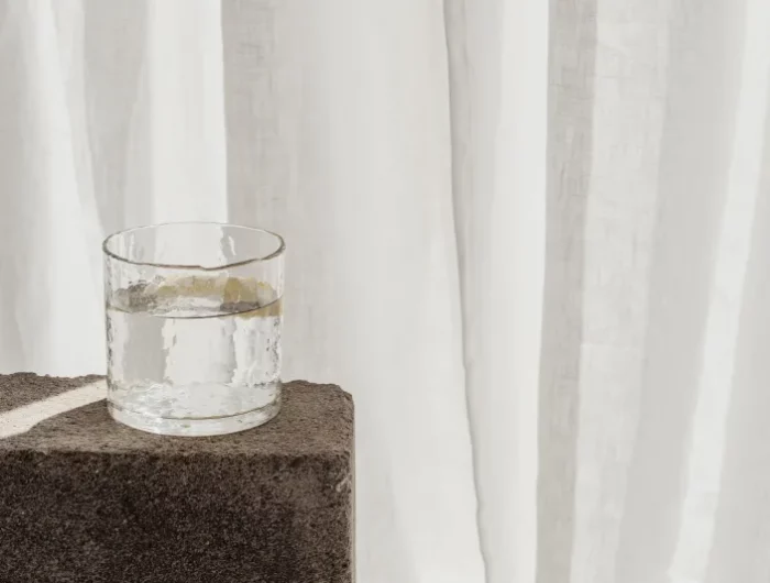 verre eau rideaux blancs lumiere soleil surface support