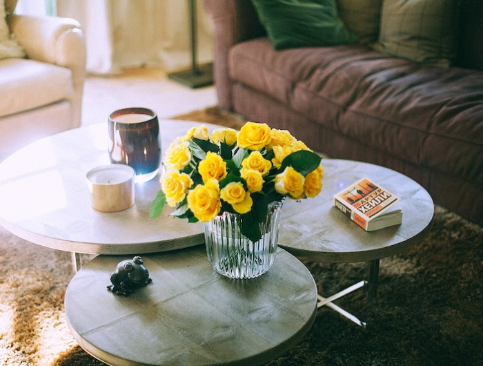comment faire durer des fleurs dans un vase fleurs jaunes salon