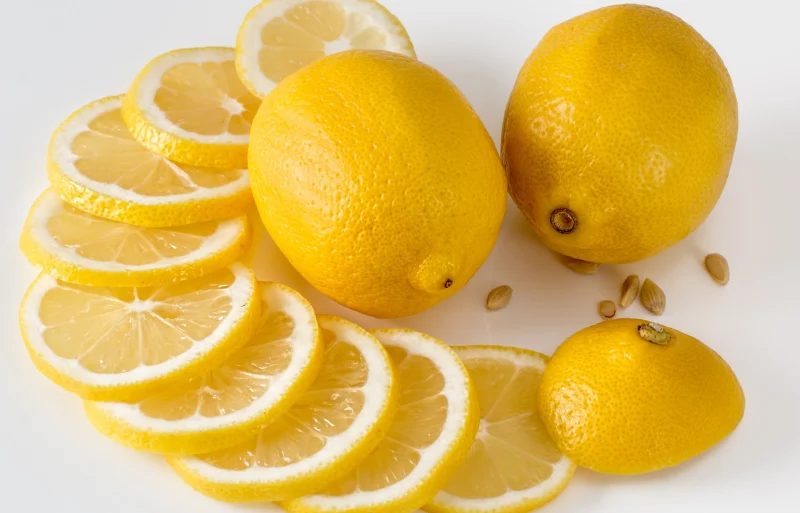 Technique de cuisine: zester un citron 