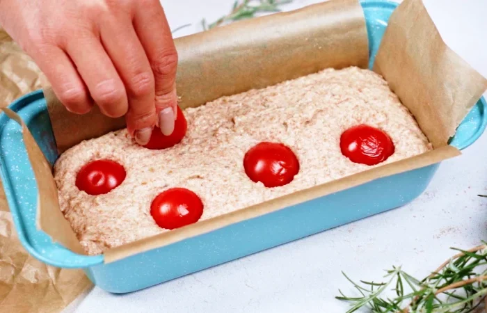 ajouter des tomates a la pate de pain