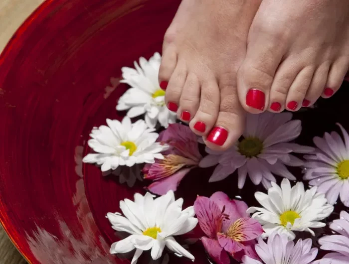 bain relax pieds huile essentiele sel remede pieds gonfles fleurs