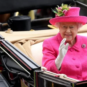 Les chapeaux « magiques » d'Elisabeth II : Pourquoi la reine portait-elle toujours un chapeau ?
