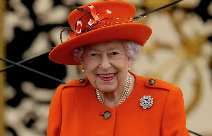 chapeau de la reine elisabeth arbre généalogique