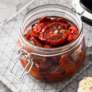 Utilisez les dernières tomates pour faire des tomates séchées : comment s'y prendre