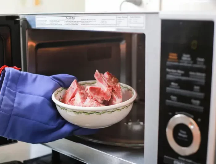 decongeler viande micro onde temps morceaux de viande dans un bol
