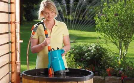 engrais liquide potqger composteur femme qui tire de lengrais de compost
