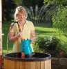 engrais liquide potqger composteur femme qui tire de lengrais de compost