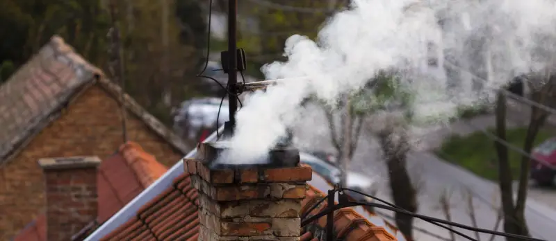 fumee de cheminee dans la maison dangereux fumée blanche