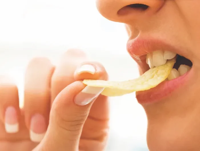 manger banane pour maigrir bienfaits chipes dans une bouche