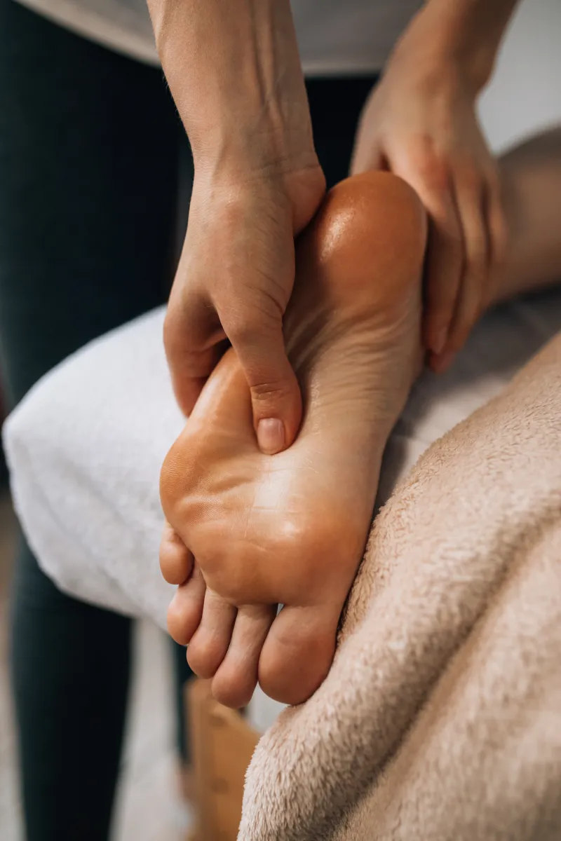 massage pieds bienfaits remede de grand mere contre pieds gonfles