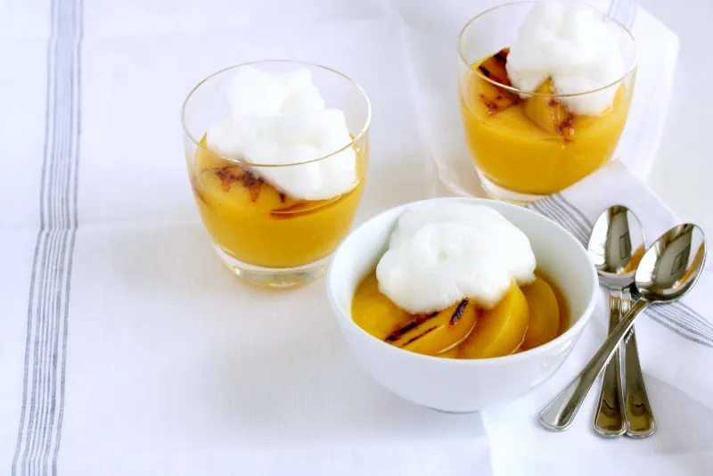 dessert recipe with easy and healthy fresh peaches