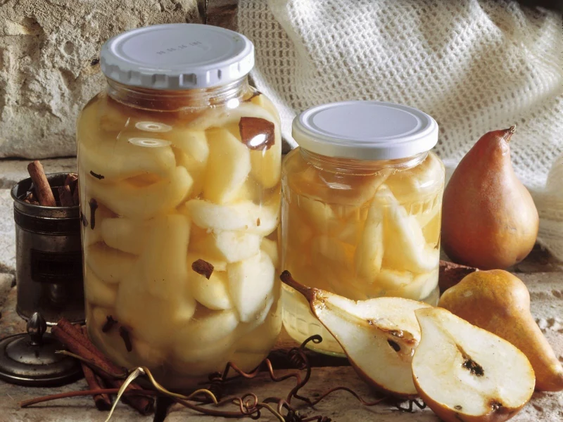 sirop poires pots en verre table