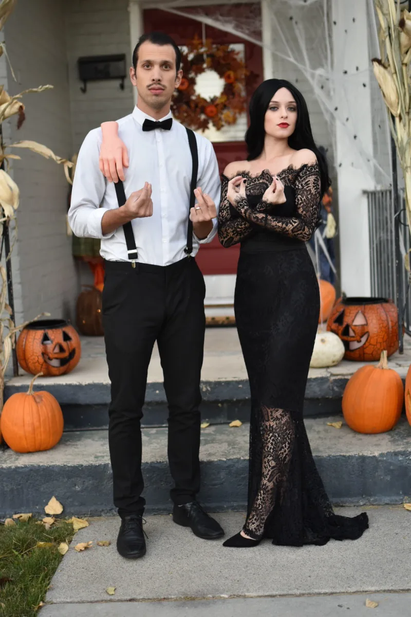 deguisement halloween couple la famille adams costume noeud de papillon et robe noire