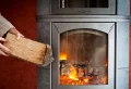 Quel bois de chauffage dure le plus longtemps : faire le bon choix pour cet hiver