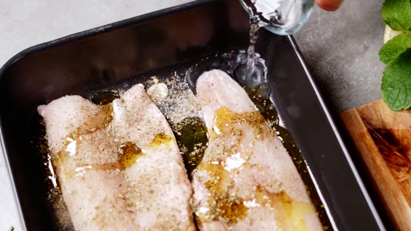 le vin blanc souligne le gout du poisson