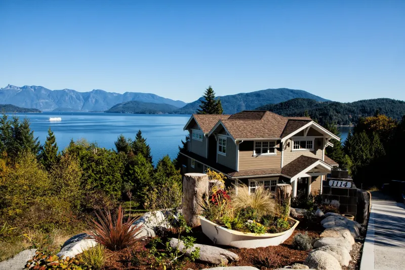 maison avec belle vue lac avec vue montagne