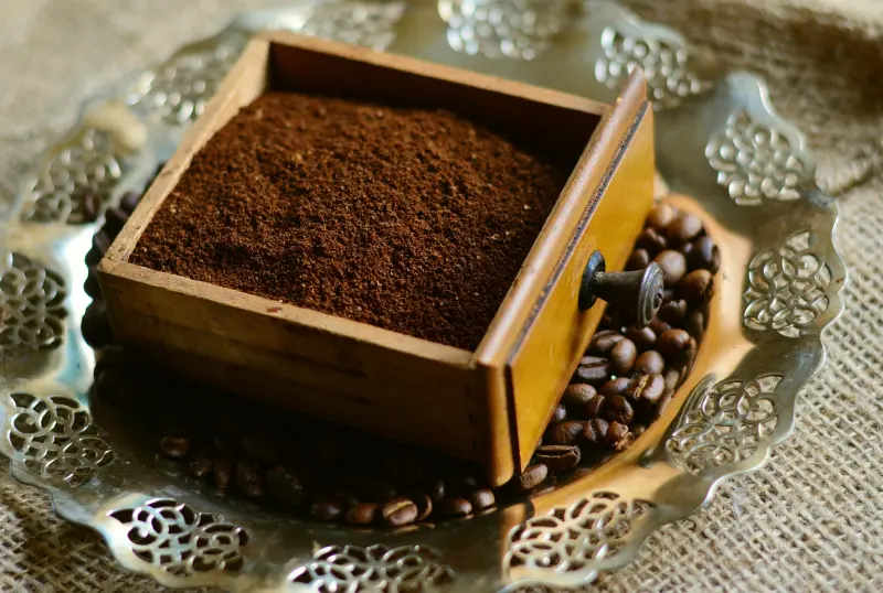 marc de cafe boite bois utilisation graines de cafe assiette