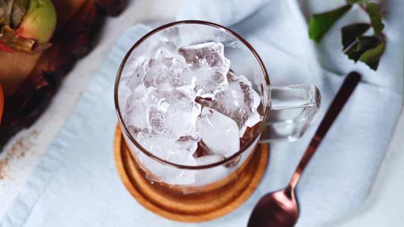 Fill a teacup with ice cubes How to make a simple homemade latte