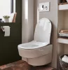 toilette blanc et noir avec du sol en dalles carres