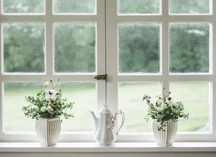vitres cadres bois comment isoler une vieille fenetre vases