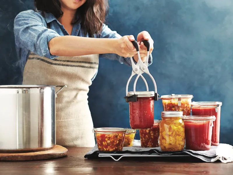 voici comment steriliser des bocaux de tomates
