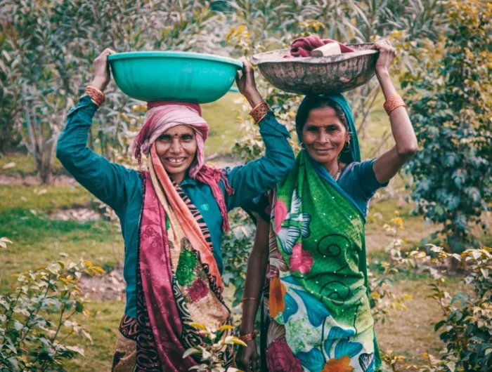 voyage en inde culture femmes paniers sur la tete