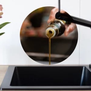 Pourquoi et comment utiliser l'huile d'olive pour raviver un évier noir ?