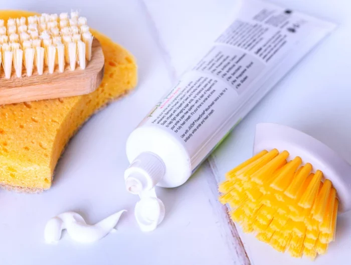 dentifrice eponge jaune taches de brulures