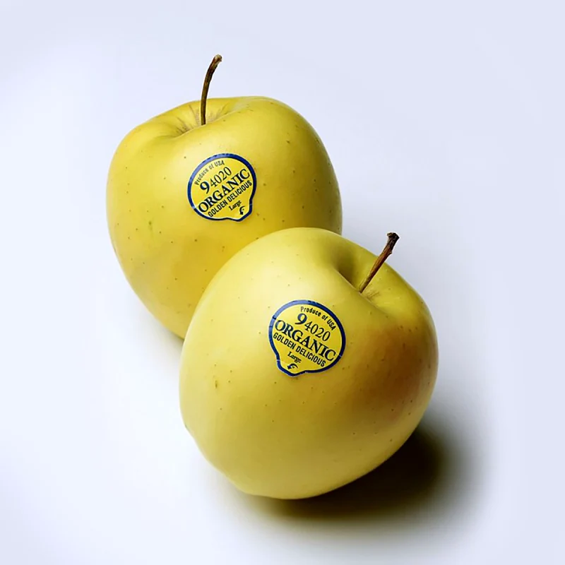 deux pommes avec des etiquettes