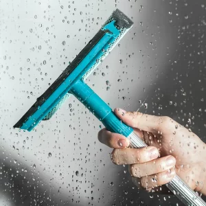 Comment nettoyer une paroi de douche en plexiglas : conseils d'experts !