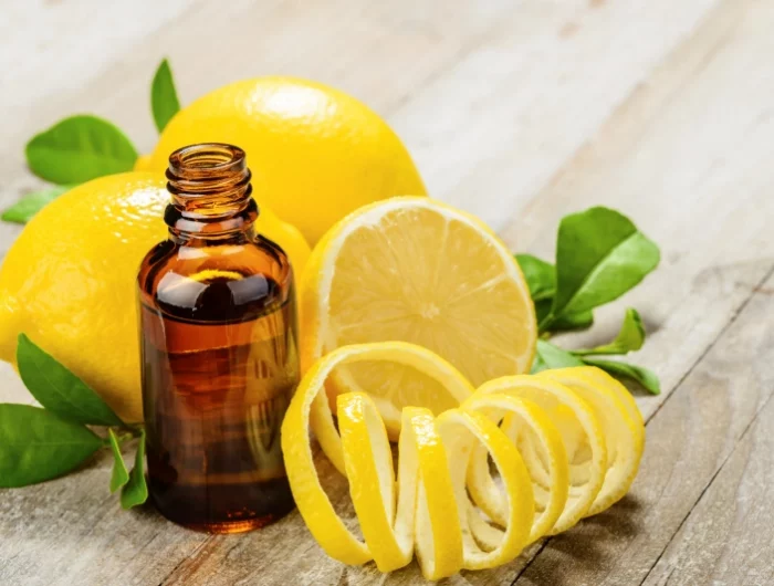 huile essentielle et citron pour enlever taches jaunes dans les toilettes