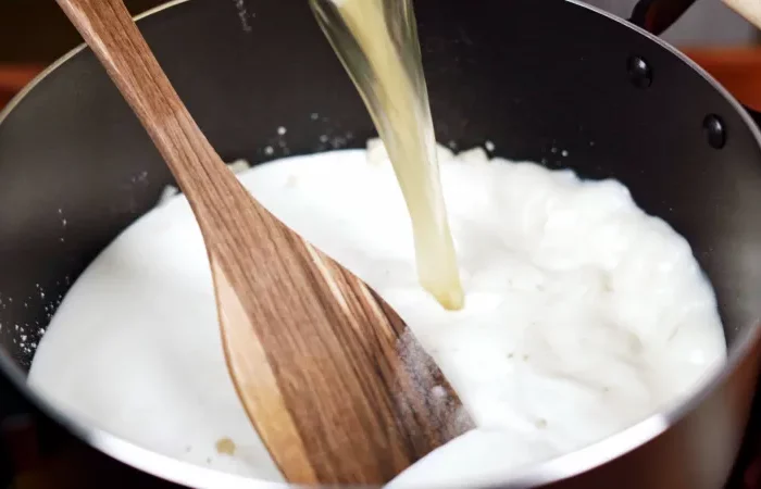 lait bouillon de legumes cuillere bois preparation soupe facile