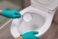 Comment enlever les taches jaunes dans les toilettes ? Des astuces 100 % écolos et efficaces