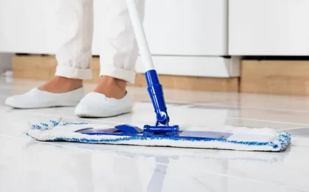 nettoyer un carrelage neuf après chantier qui laisse sans arrêt un voile blanc sol propre vadrouille bleue