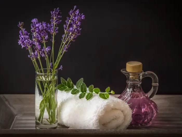 serviette de bain huile massage lavande propriete vase eau