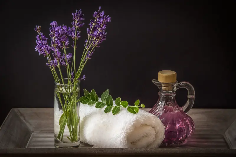 serviette de bain huile massage lavande propriete vase eau