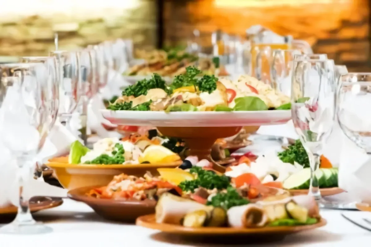 Quel Repas Pour 20 Personnes Quel repas végétarien pour 20 personnes du temps des fêtes ? Nos recettes  de chefs cuisiniers vous prendront moins de 20 minutes