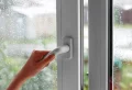 Quand ouvrir les fenêtres lors des jours froids pour aérer les pièces correctement ?