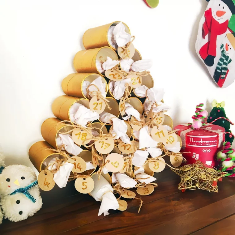 calendrier de l avent fait maison rouleaux recycles carton ficelle bonhomme de neige