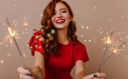 celebration tenue festive femme robe rouge maquillage rouge a levre rouge