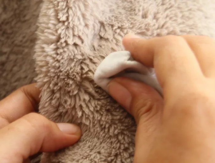 comment enlever des taches du manteau en laine