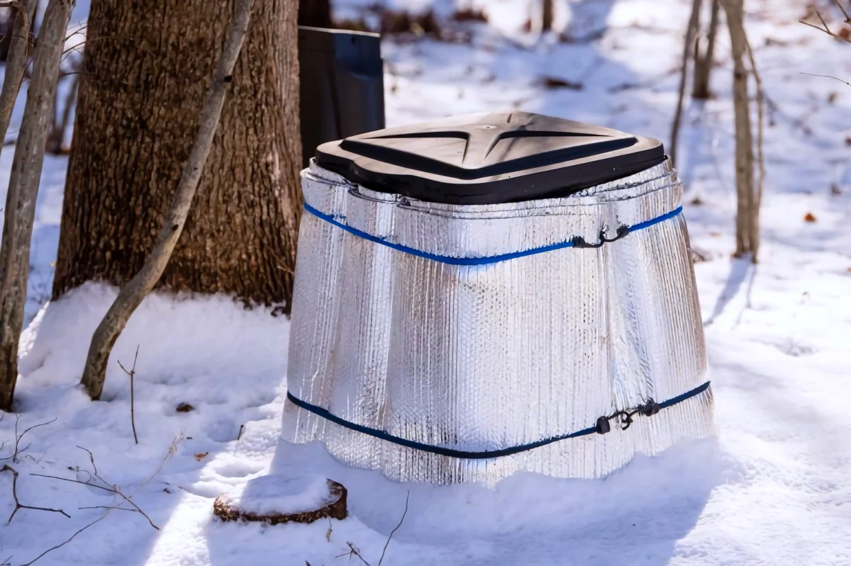 comment proteger le compost en hiver arbre neige isolation