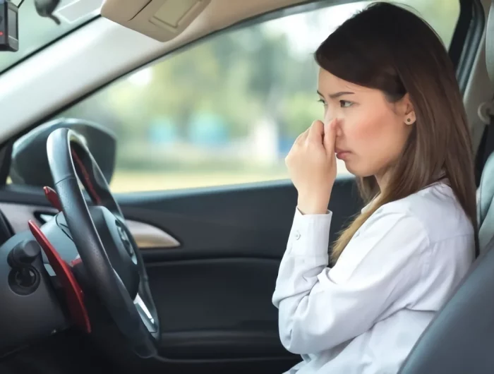 femme odeur vehicule interieur solution produits naturels