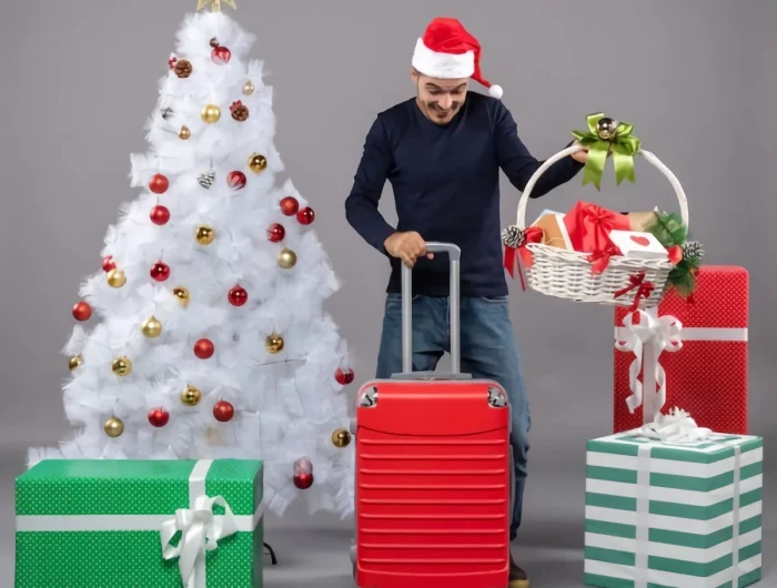 homme noel cadeaux valise rouge boite verte emballage