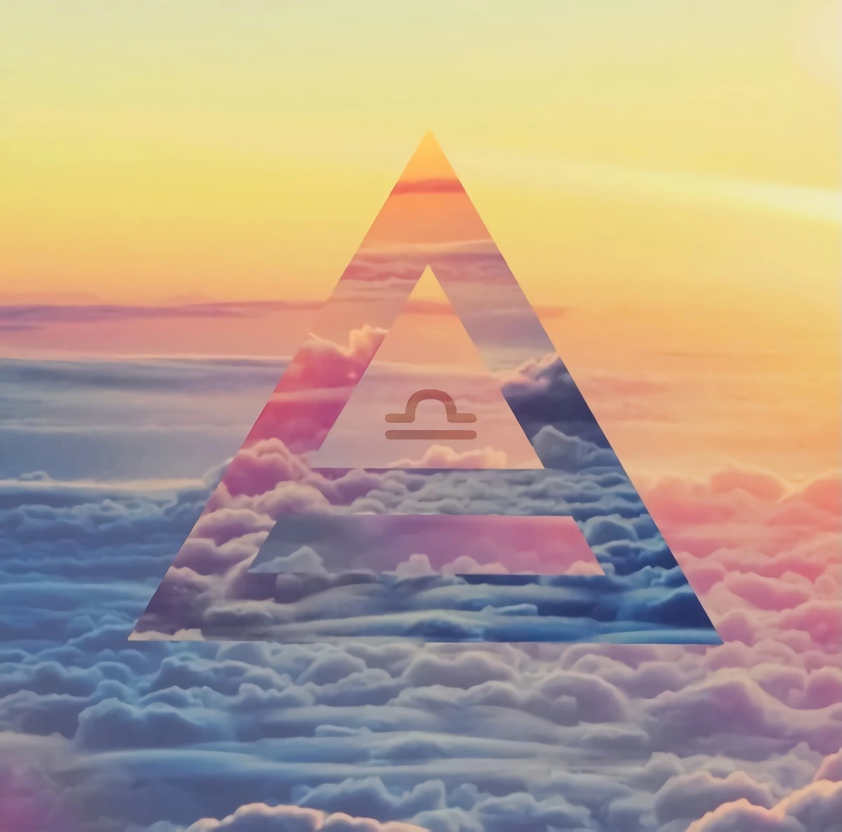 le symbole du signe astrologique de la balance inscrit dans un triangle sur fond le ciel au dessus des nuages