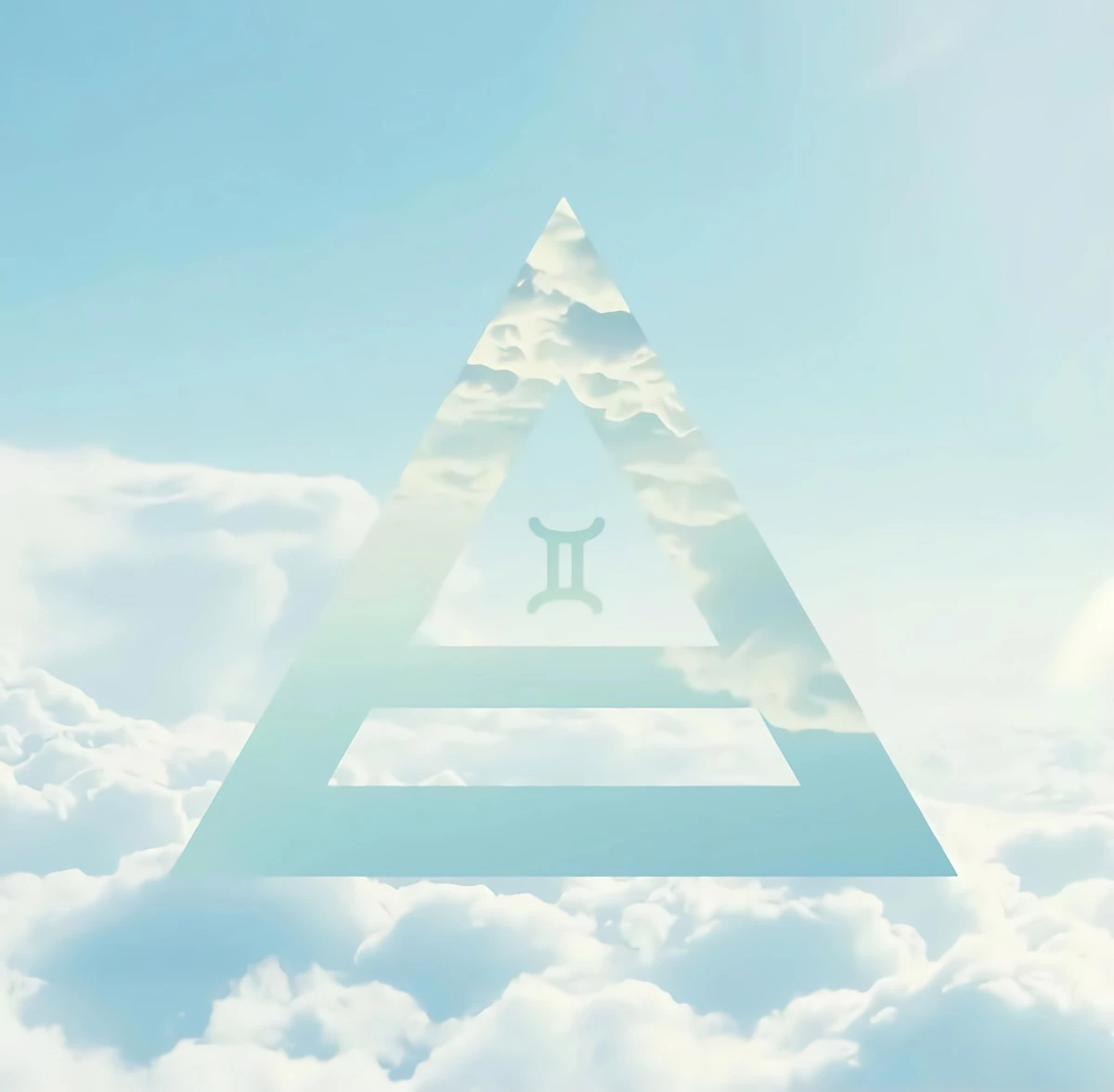 le symbole du signe astrologique des gemaux inscrit dans un triangle sur fond du ciel tres claire et des nuages étincelantes des blancheur