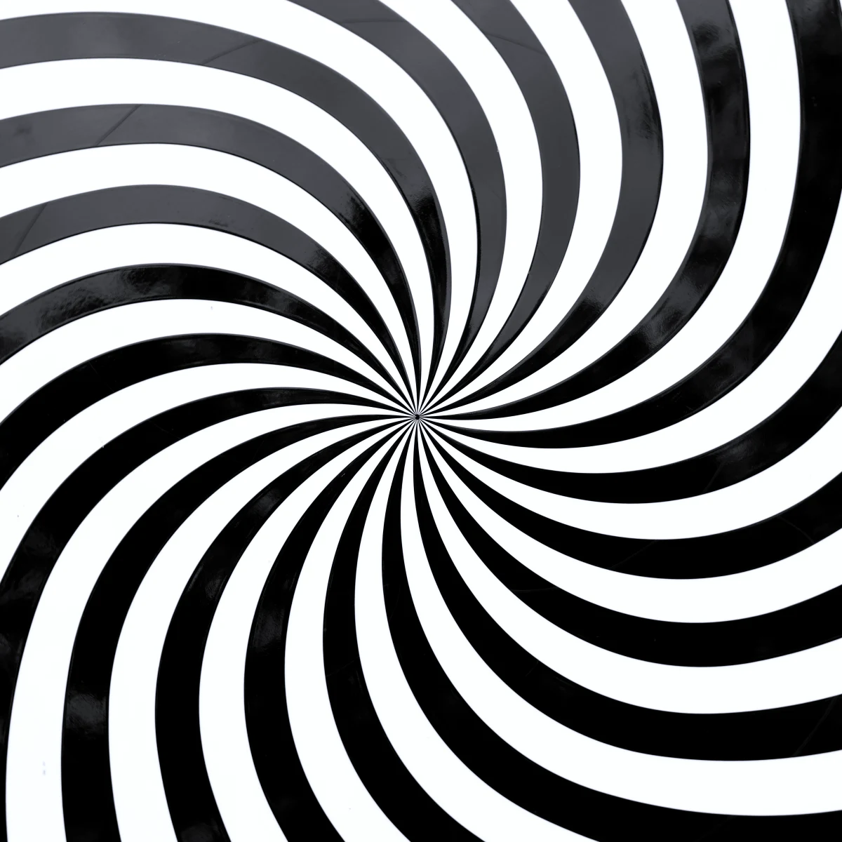 une spirale noire et blanche