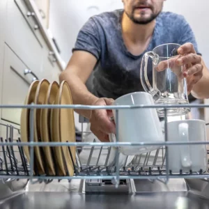 Comment enlever les mauvaises odeurs dans le lave-vaisselle naturellement ?