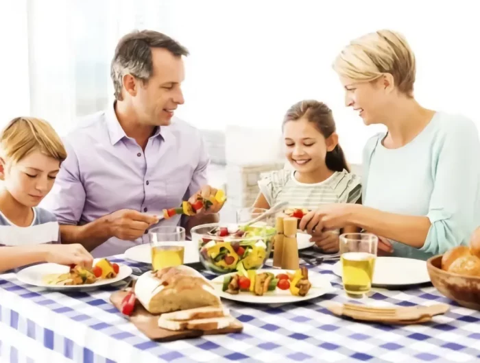 pourquoi mettre une nappe de table famille autour de table